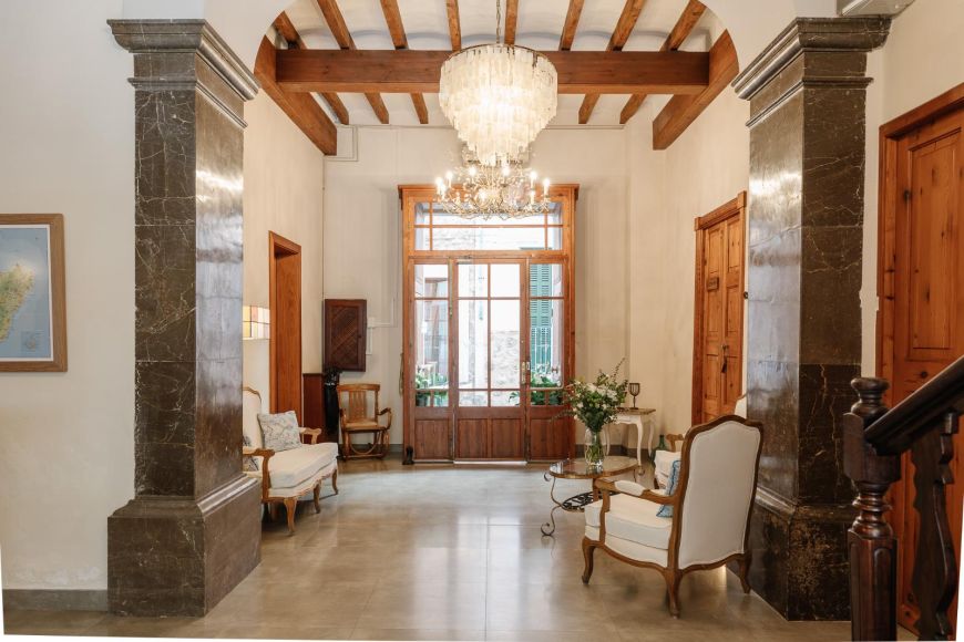 Hall hotel