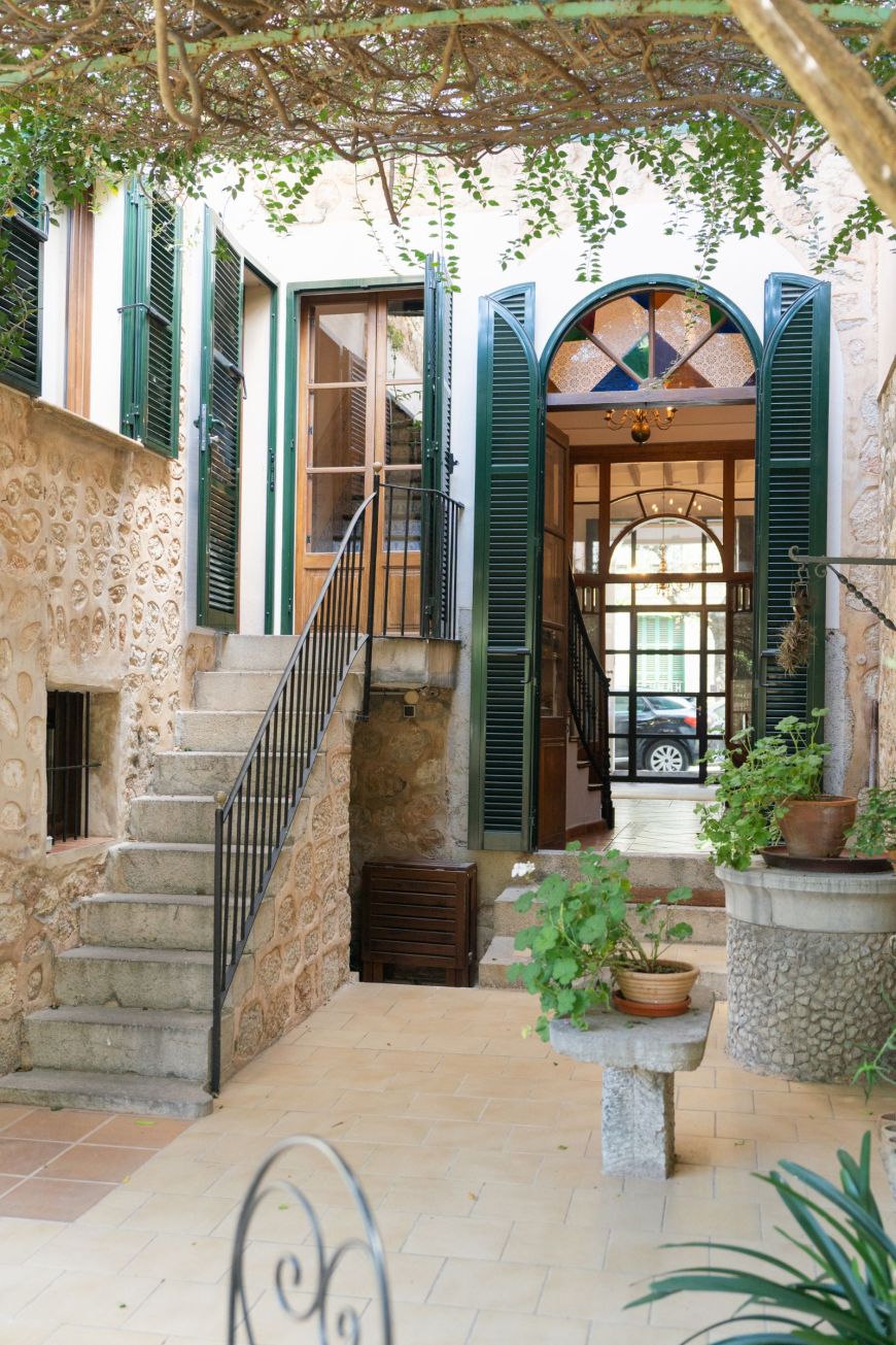 Entrance from the courtyard